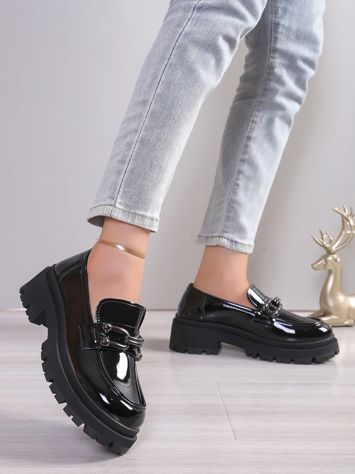 Royalfashion Дамски лакирани лофери Arieda