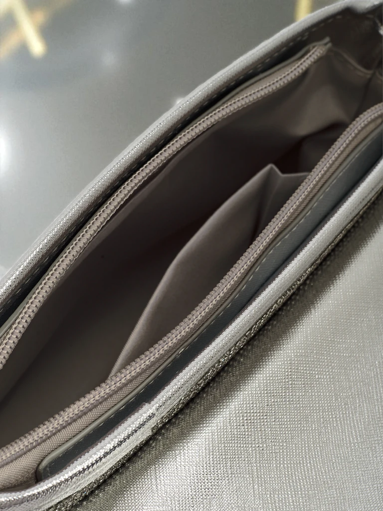 Дамска чанта тип клъч с цирконии Zyora