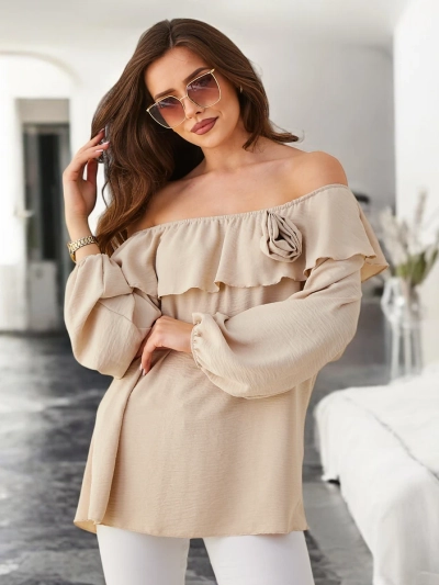 Розава блуза на испански стил с волани и цвете