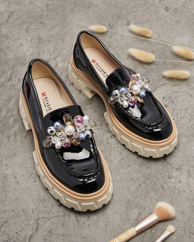 Черни лакирани дамски мокасини с орнамент Leliab- Footwear