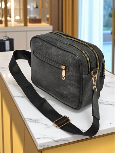 Малка дамска чанта от еко кожа Hidden Thorn