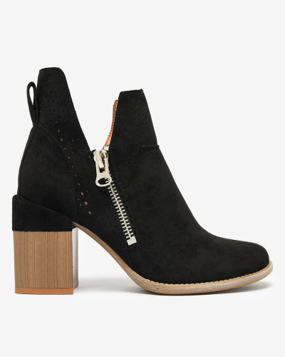 Royalfashion Черни ажурни ботуши на ток Veviret