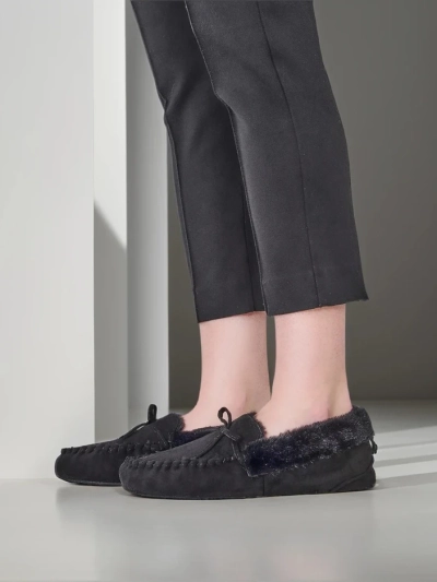 Royalfashion Дамски мокасини с косъм Актики