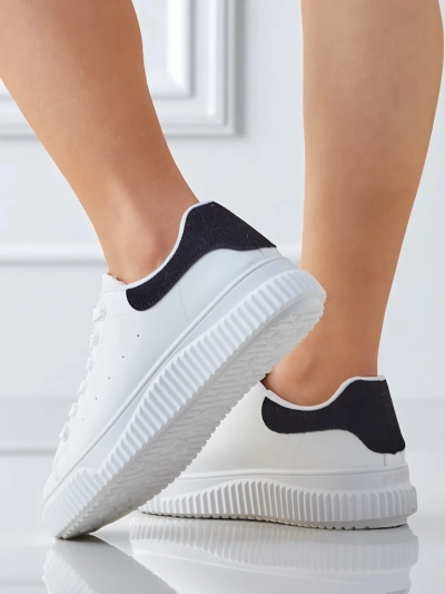 Дамски сникърси Callista на платформа от екологична кожа, бели и черни