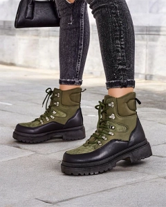 тъмнозелено