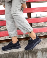 Тъмносиньо