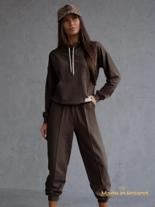 Тъмнокафяв