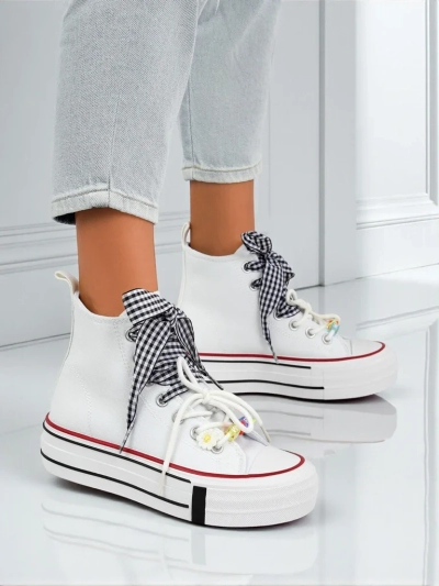 Дамски маратонки Callista Bianca – бели модерни flat с декоративни мъниста