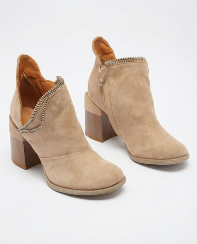 Светло кафяви дамски изолирани боти на кол Mukis - Обувки