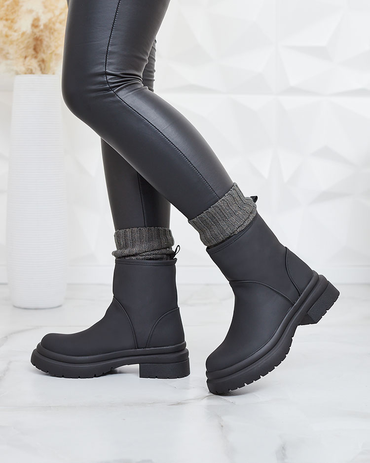 Royalfashion Черни матови дамски ботуши с по-дебела подметка Holeopi