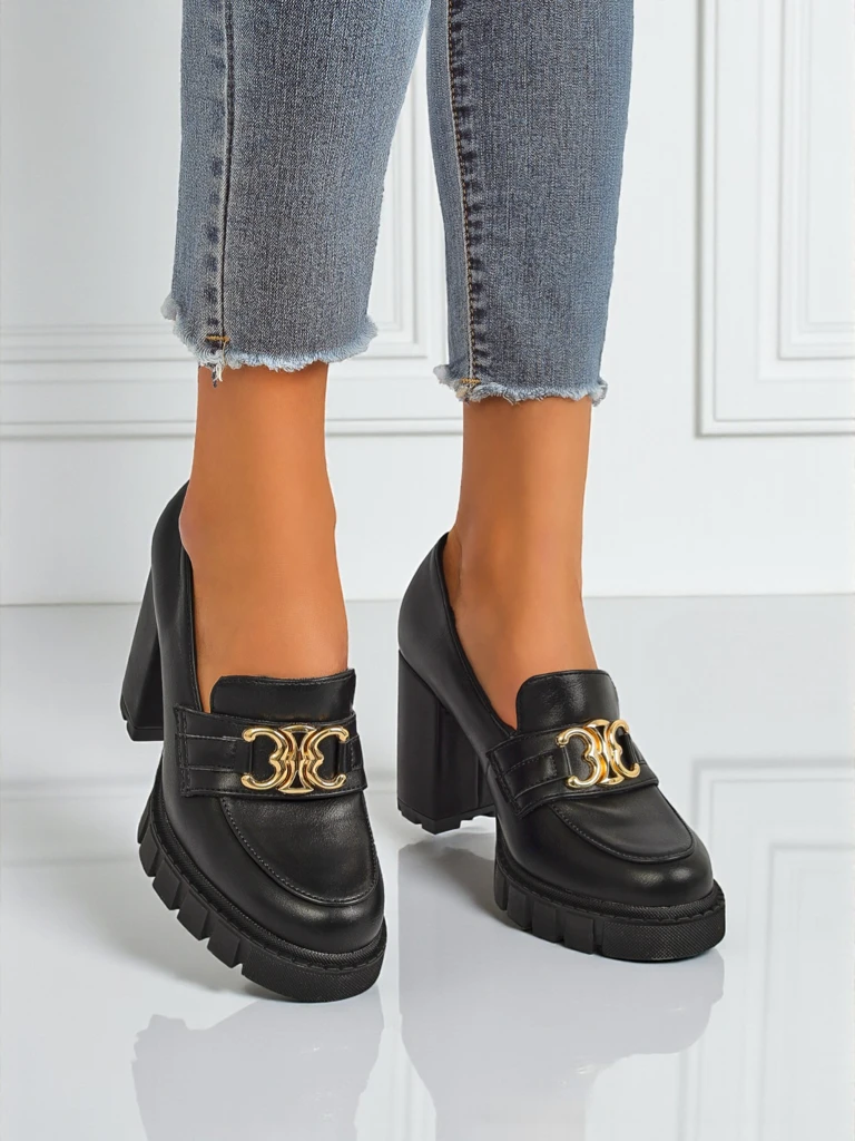 Дамски обувки Nero Aurora на ток със златна катарама, еко кожа