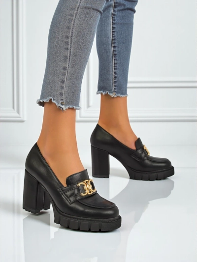 Дамски обувки Nero Aurora на ток със златна катарама, еко кожа