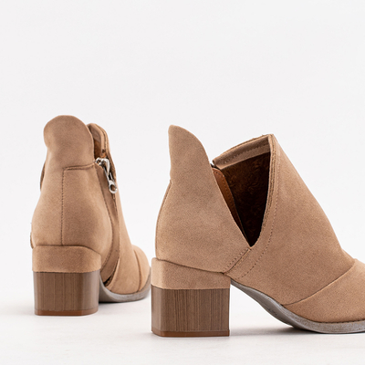 Jasnobrązowe damskie ocieplane botki na słupku Karela - Obuwie