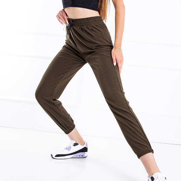 Zielone spodnie dresowe damskie z napisem - Odzież