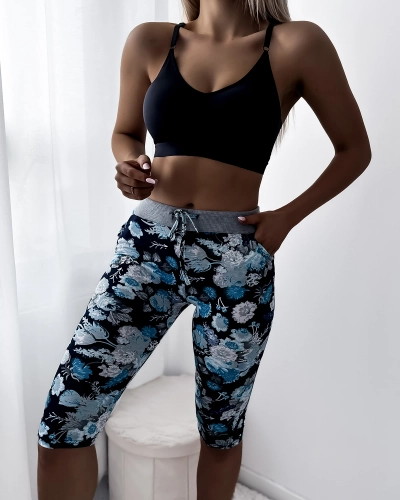 Ciemnoniebieskie damskie spodenki 3/4 z kwiatowym wzorem PLUS SIZE - Odzież