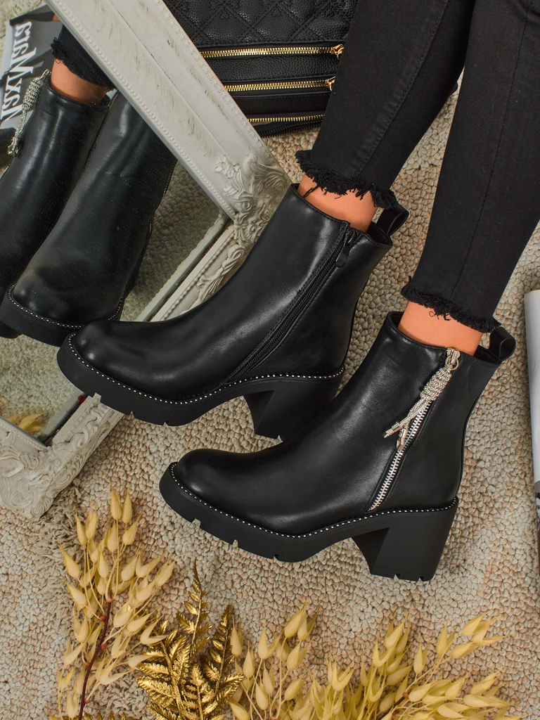 Дамски боти на ток Ashen Life