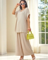 Светло бежово