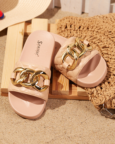 Beżowe damskie pikowane klapki ze złotym łańcuszkiem Eteris - Obuwie