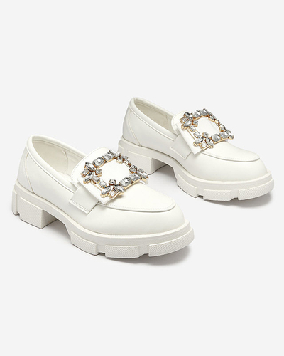 OUTLET Бели дамски мокасини със златен орнамент Coriol - Обувки