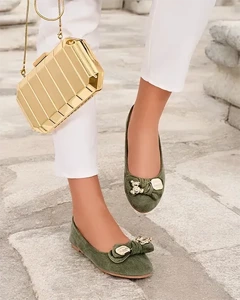 тъмнозелено