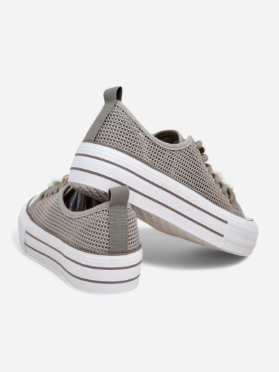 Royalfashion дамски перфорираните маратонки с декорации Osdo