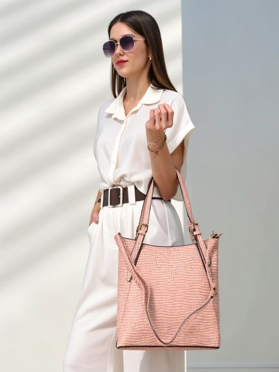 Royalfashion дамска чанта от голям патентен кожен вид с релеф