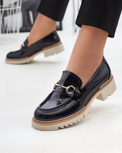 Черни лакирани дамски мокасини с верижка Soterra - Обувки