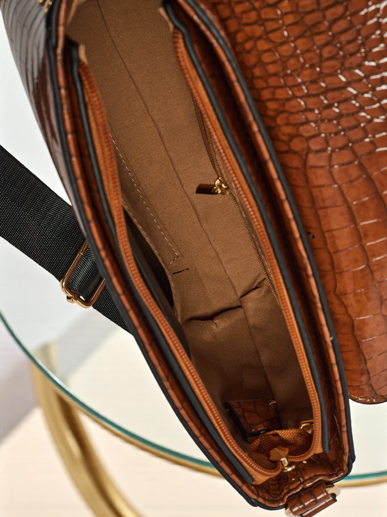 Лакирана малка дамска чанта от еко кожа Panthere Mist