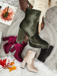 тъмнозелено