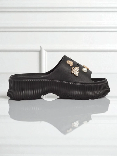 Royalfashion Дамски гумени чехли с декорации Slash Glam