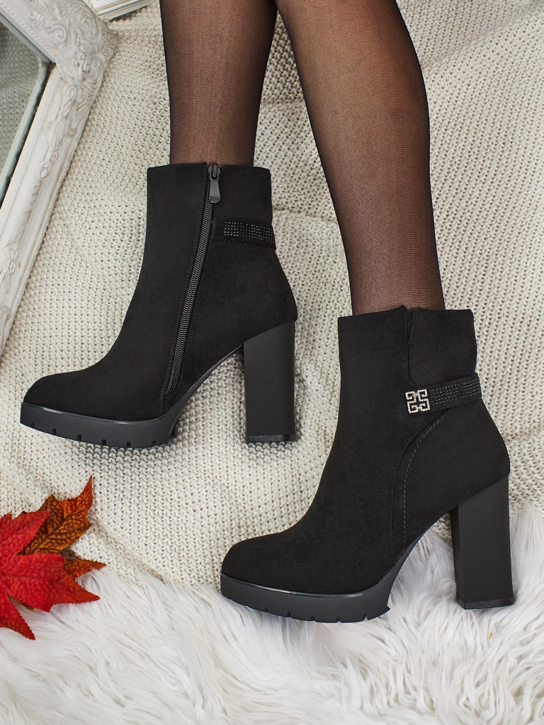 Дамски боти до глезена от еко велур на ток Zavrina