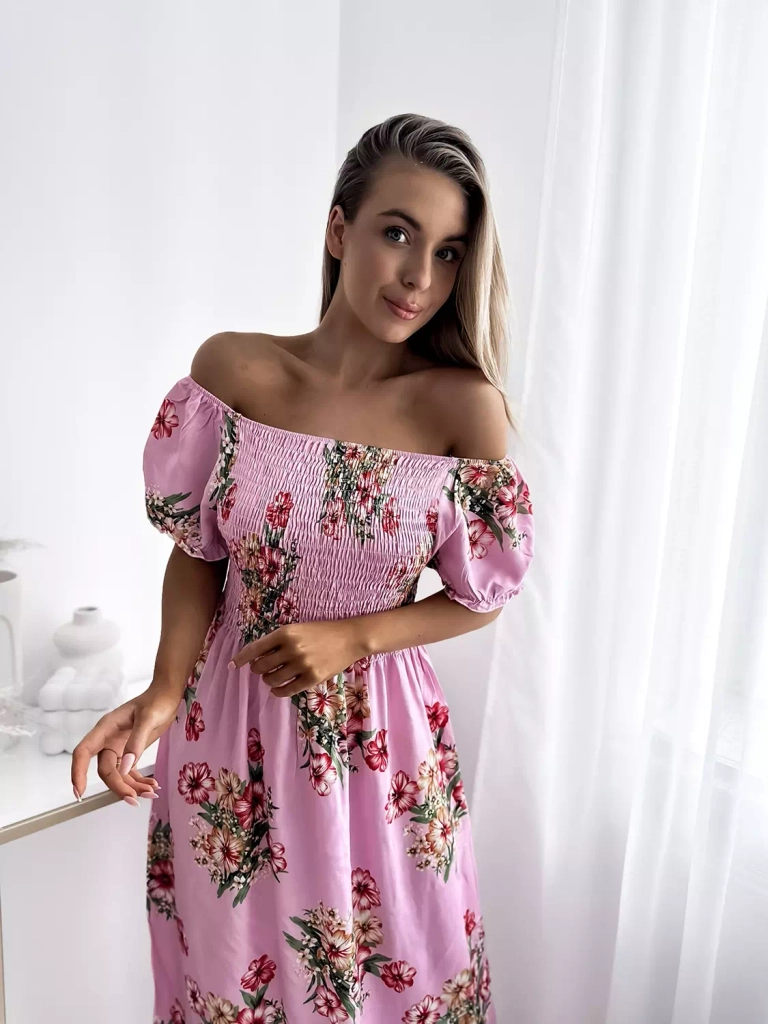 Розова дамска миди рокля с флорален десен - Облекло