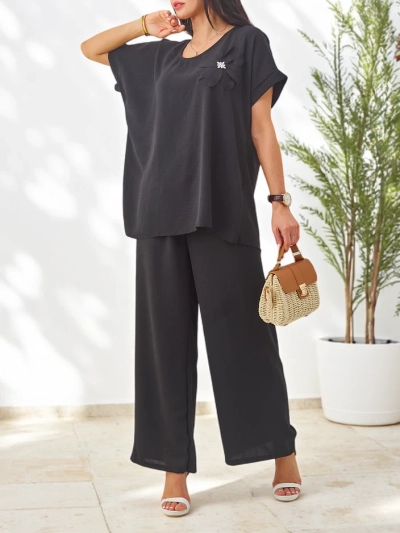 Комплект Royalfashion за жени с къси ръкави, декоративно цвете и широки панталони