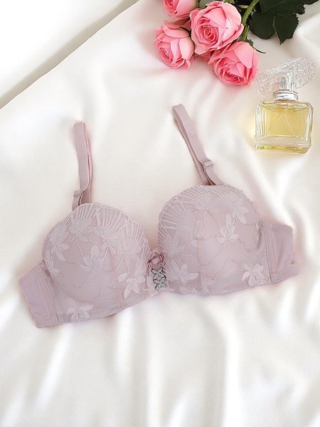 Royalfashion Дамски сутиен push-up с дантела Sensuelle Lift