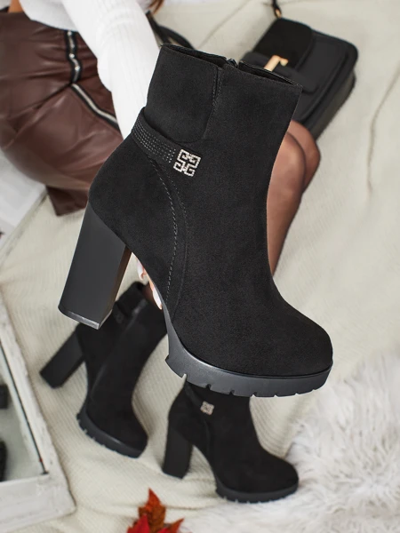 Дамски боти до глезена от еко велур на ток Zavrina