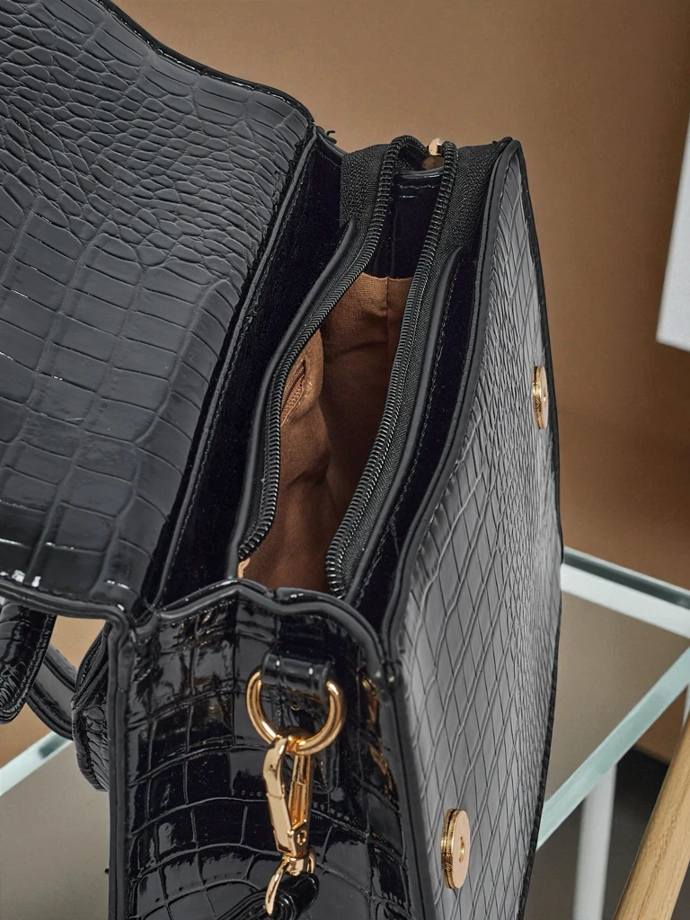 Лакирана малка дамска чанта от еко кожа Veluna