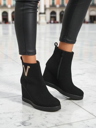 Royalfashion Дамски ботуши на токчета Nerias