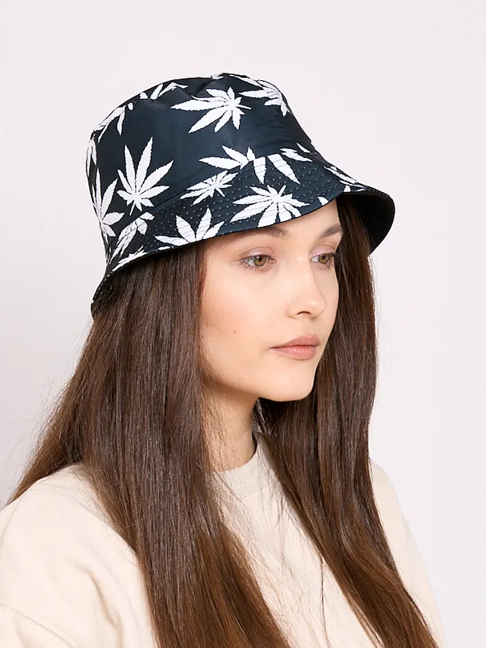 Royalfashion Дамска шапка с козирка и принт