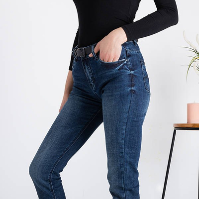 Granatowe damskie spodnie jeansowe z paskiem - Odzież