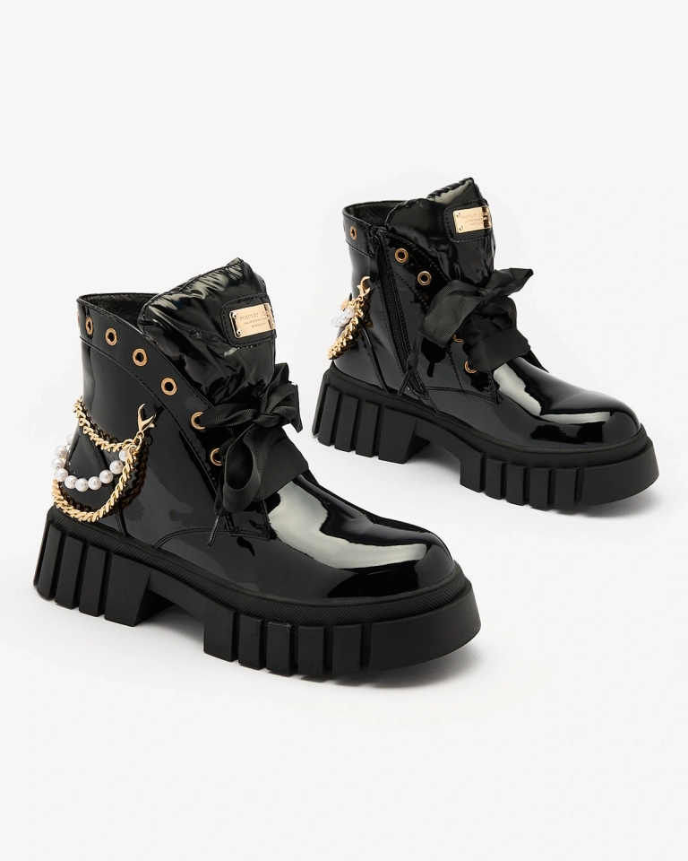 Royalfashion Дамски лакирани ботуши с изолация в черно Dahaff