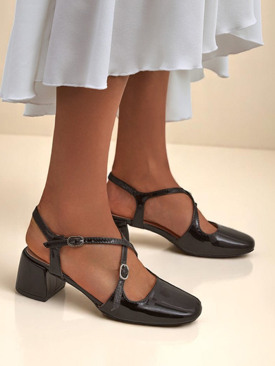 Royalfashion Дамски обувки на нисък ток с декоративни каишки Lollita