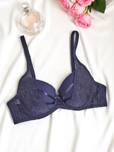 Royalfashion Дамски подплатен сутиен с дантела Сутиен Bella