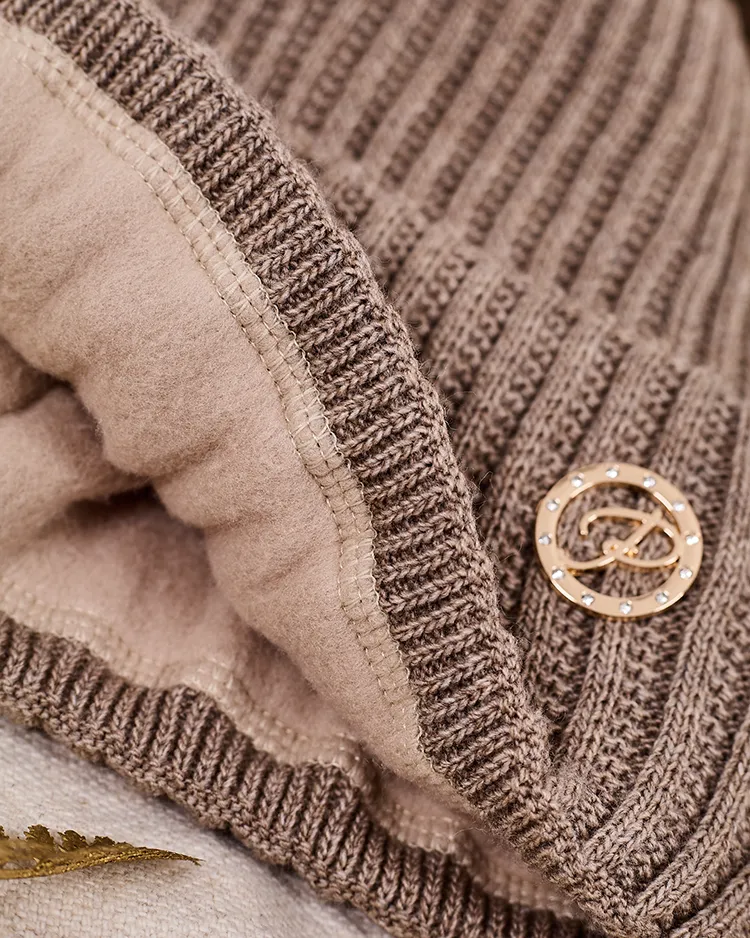 Дамска закачена шапка на Royalfashion с помпон