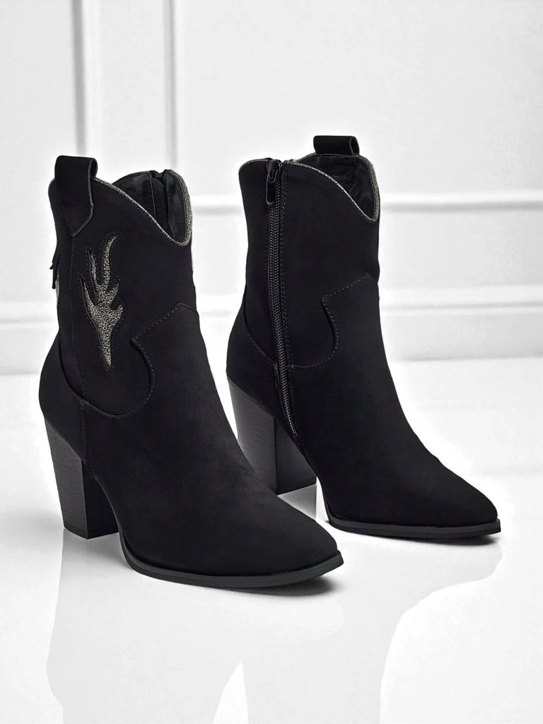 Дамски каубойски ботуши на ток с декоративни вложки Cendria