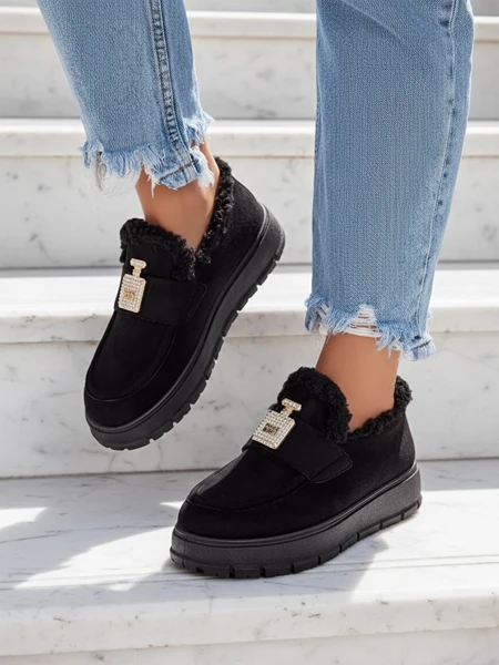 Черни обувки Kalliope с платформа и пух