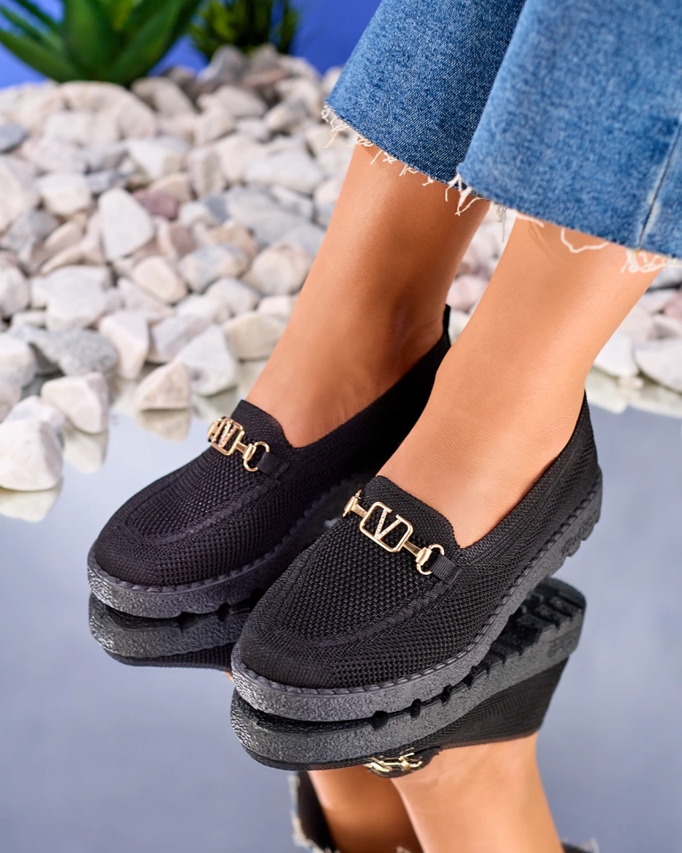 Royalfashion Черни дамски мокасини от плат със златна украса Ertica