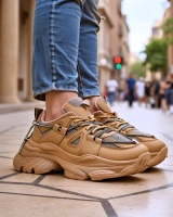 светлокафяв