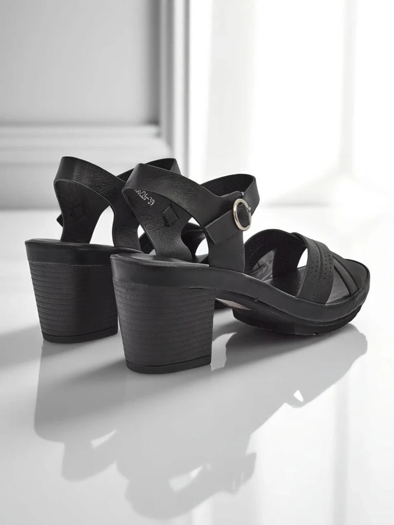 Royalfashion Дамски сандали на дебел ток SoleAura