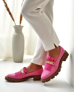 тъмно розово