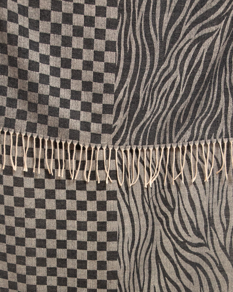 Royalfashion Дамски шарен лек шал в сиво